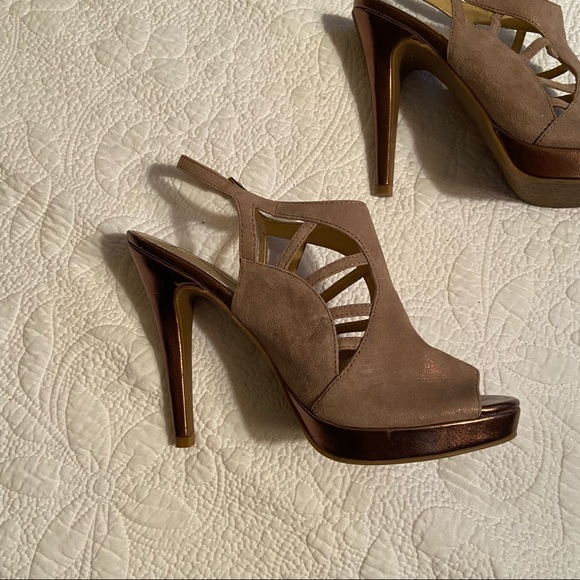 AUDREY BROOKE HEELS, Size 7 - Picture 5 of 13